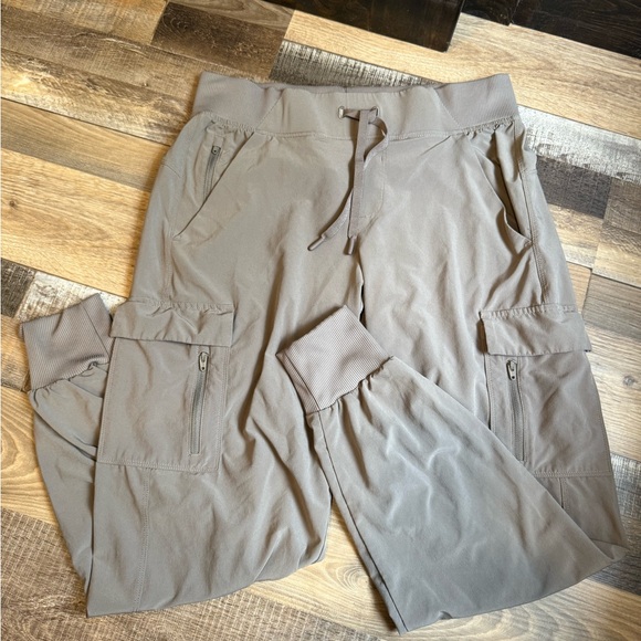 Women’s Tan Cargo Pants - Picture 1 of 3